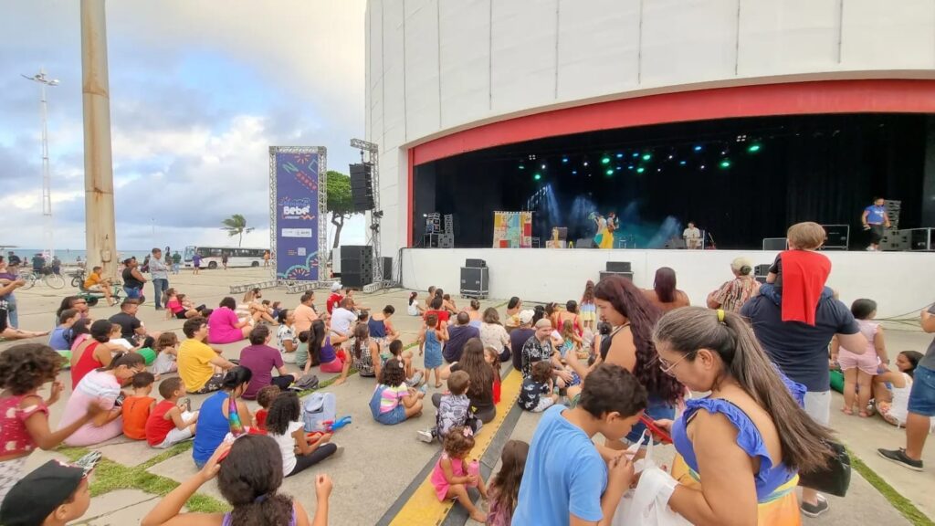 O evento contou com shows e apresentações para toda a família. Foto: Reprodução/ Semana do Bebê) 